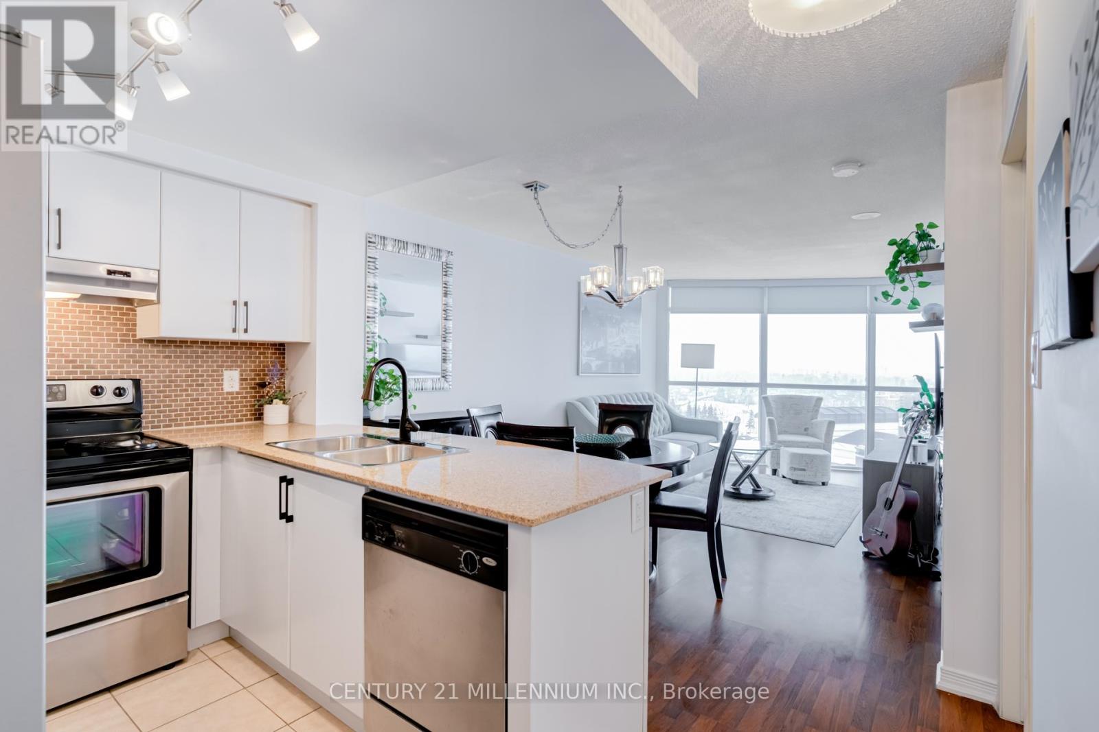 1503 - 9 George Street, Brampton, Ontario  L6X 0T6 - Photo 7 - W12815312