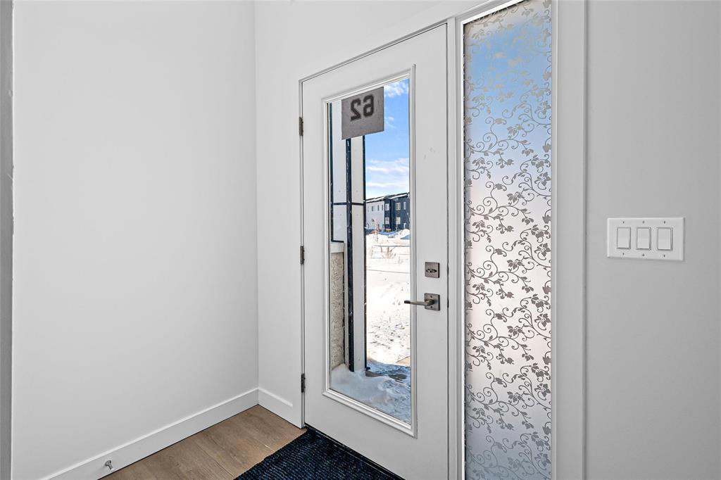 62 Indra Crescent, Winnipeg, Manitoba  R2R 3B4 - Photo 2 - 202603169