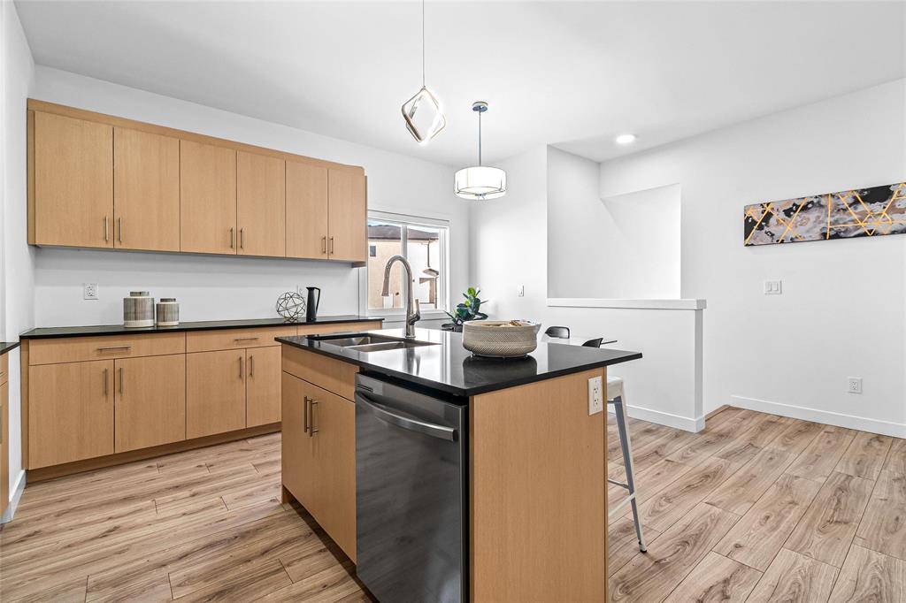 62 Indra Crescent, Winnipeg, Manitoba  R2R 3B4 - Photo 9 - 202603169