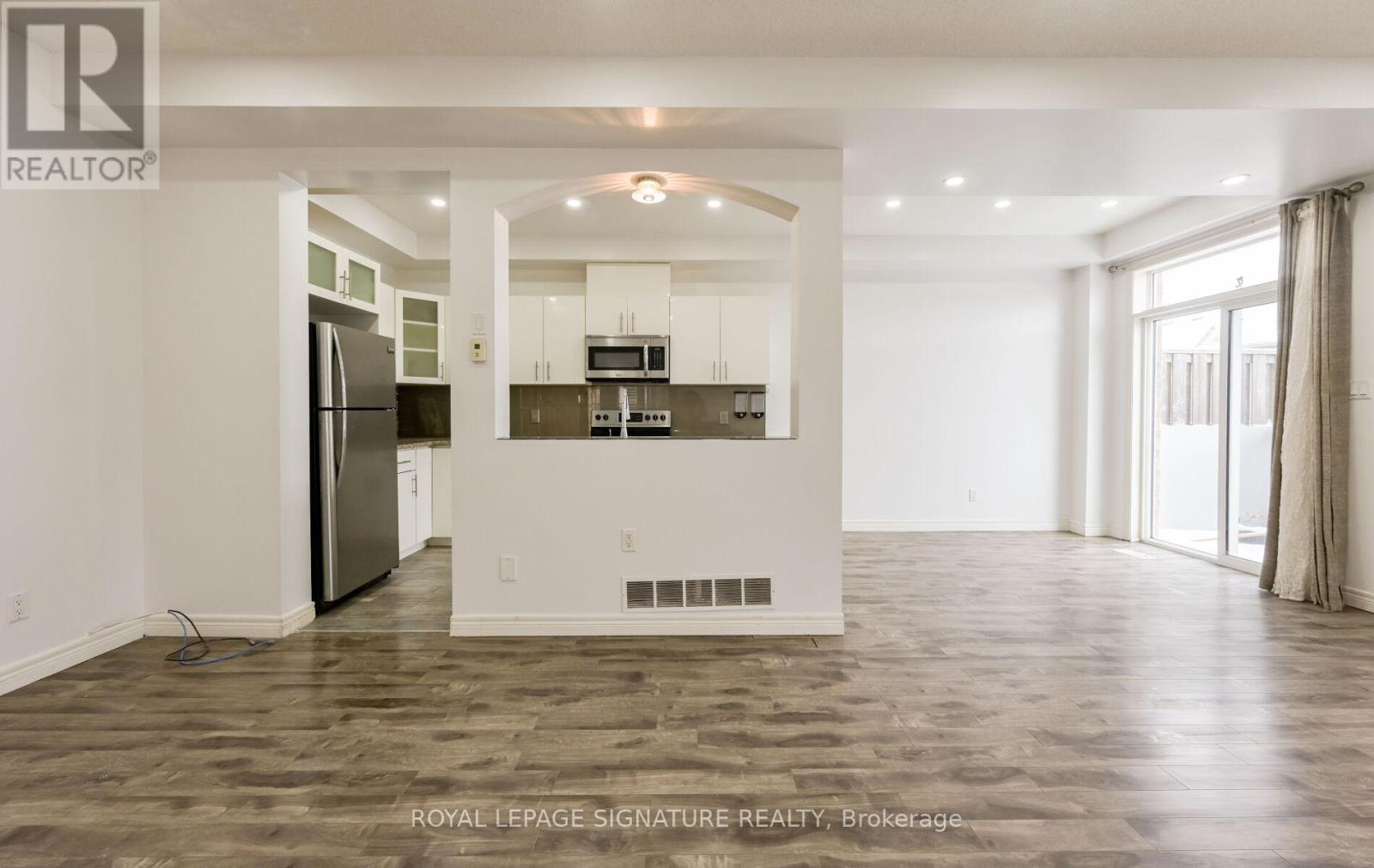 Upper Level B - 96 Highgate Drive, Hamilton, Ontario  L8J 0C2 - Photo 13 - X12815274