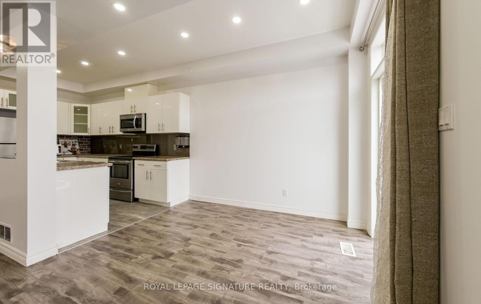 Upper Level B - 96 Highgate Drive, Hamilton, Ontario  L8J 0C2 - Photo 14 - X12815274