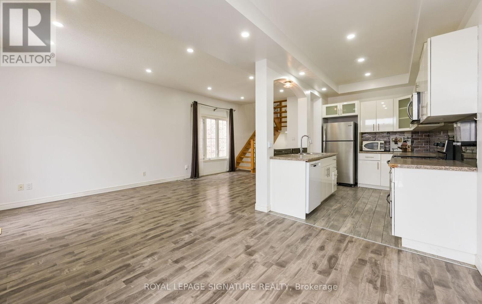 Upper Level B - 96 Highgate Drive, Hamilton, Ontario  L8J 0C2 - Photo 17 - X12815274