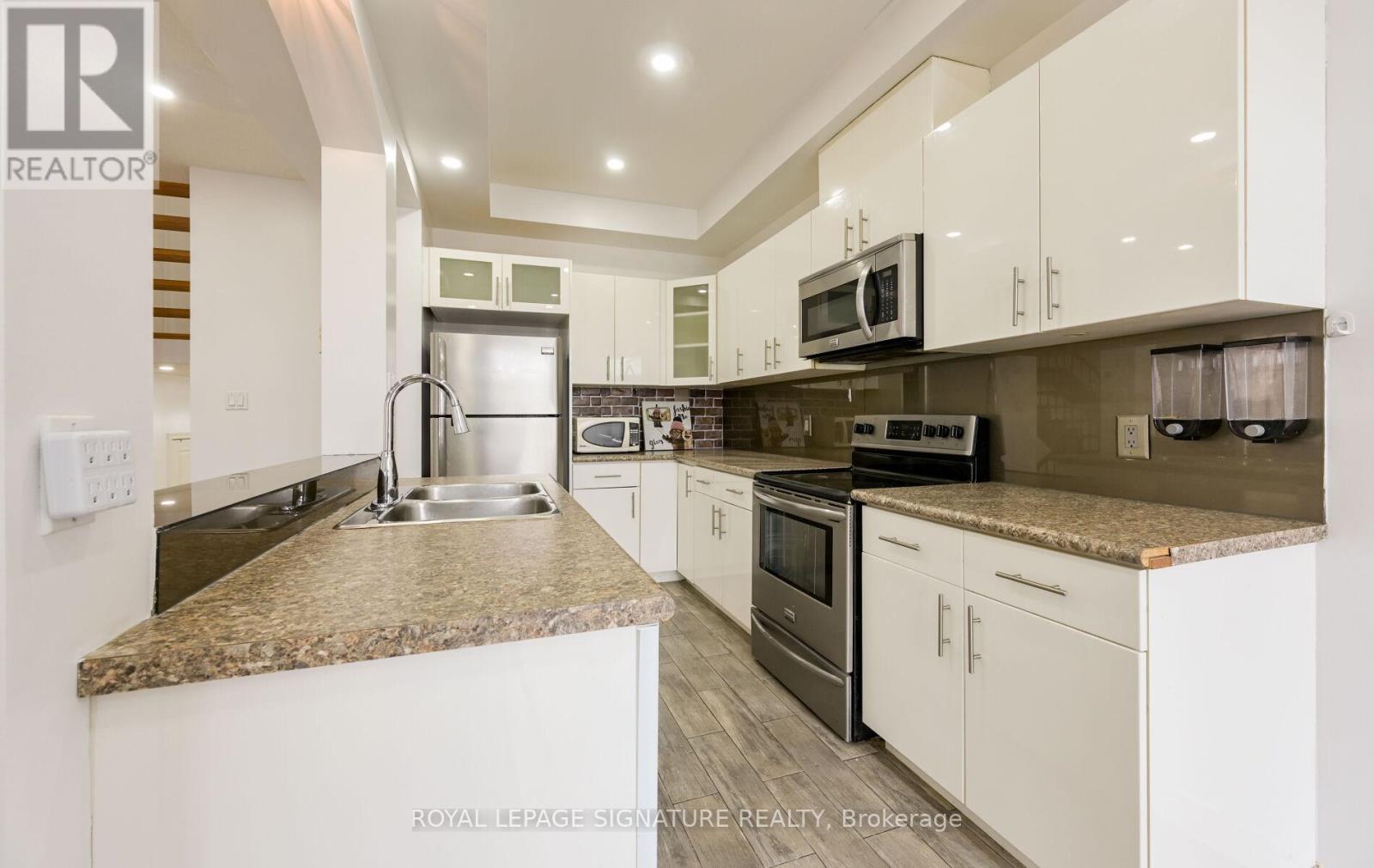 Upper Level B - 96 Highgate Drive, Hamilton, Ontario  L8J 0C2 - Photo 19 - X12815274