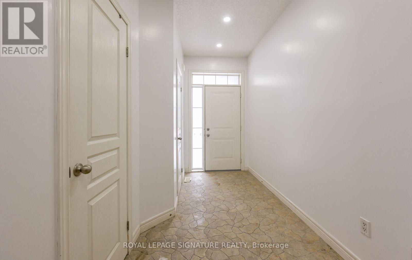 Upper Level B - 96 Highgate Drive, Hamilton, Ontario  L8J 0C2 - Photo 4 - X12815274