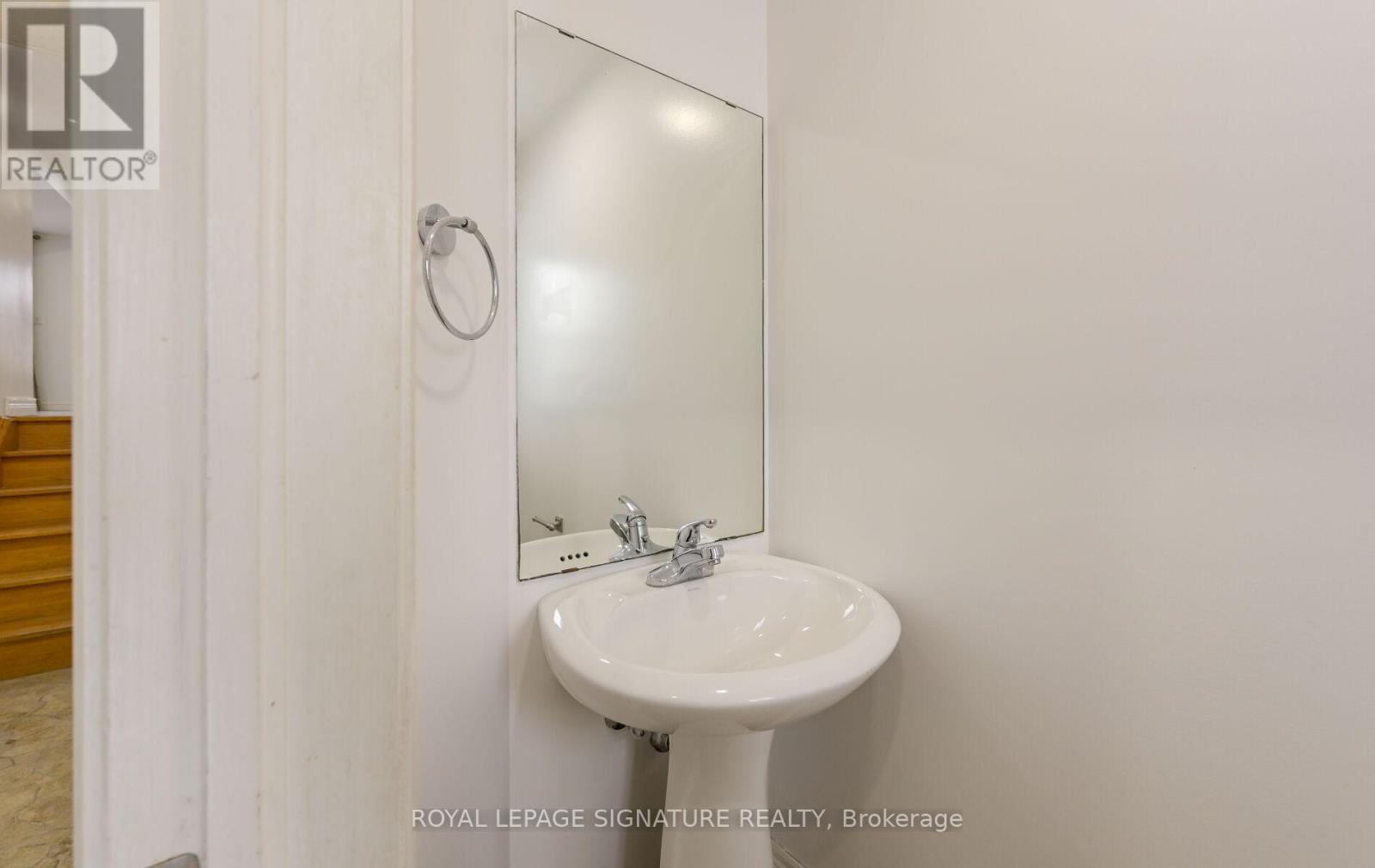 Upper Level B - 96 Highgate Drive, Hamilton, Ontario  L8J 0C2 - Photo 7 - X12815274