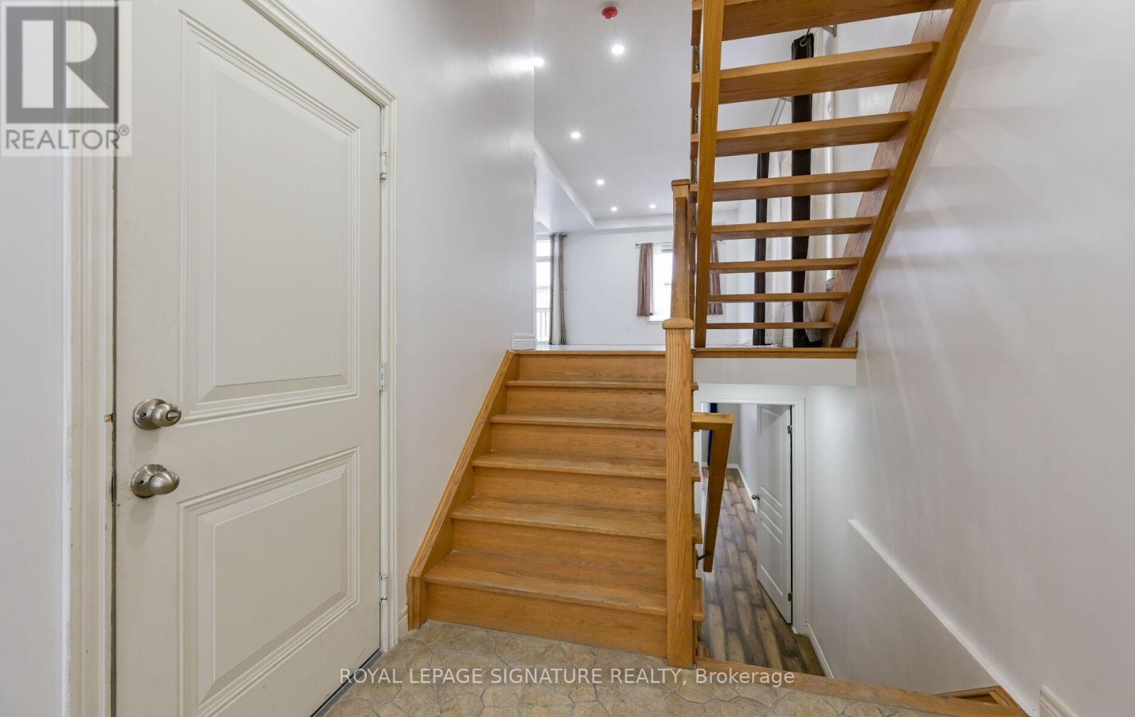 Upper Level B - 96 Highgate Drive, Hamilton, Ontario  L8J 0C2 - Photo 8 - X12815274