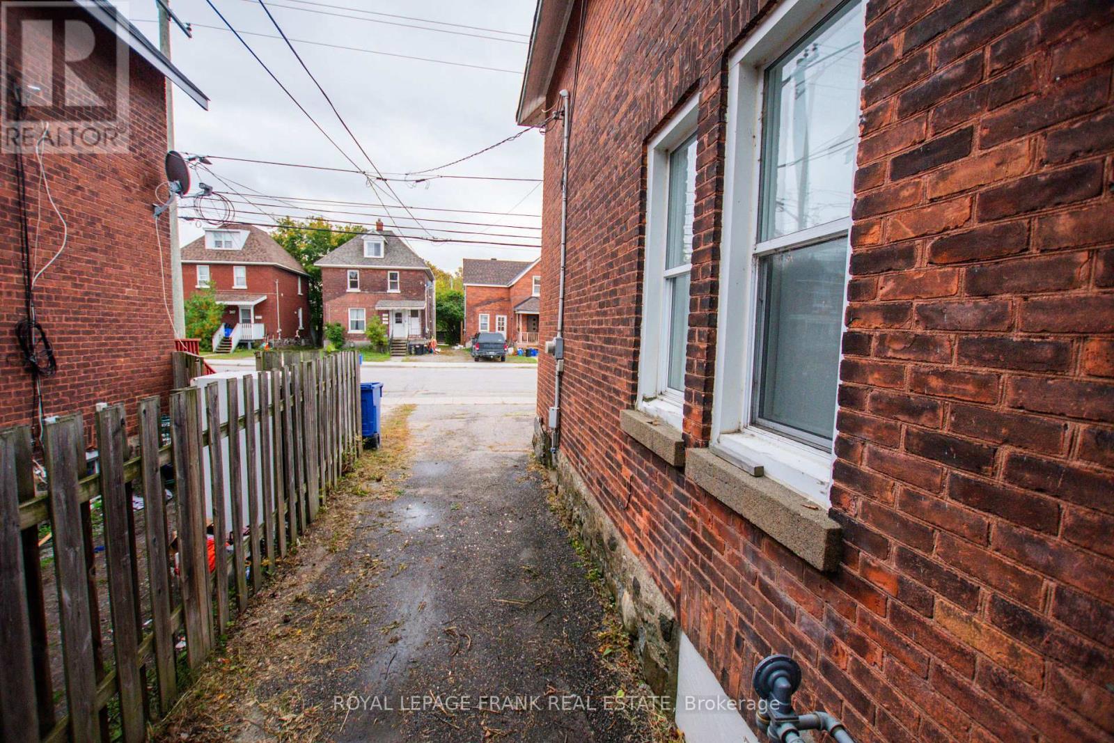 340 Regina Street, North Bay, Ontario  P1B 2J8 - Photo 3 - X12437449