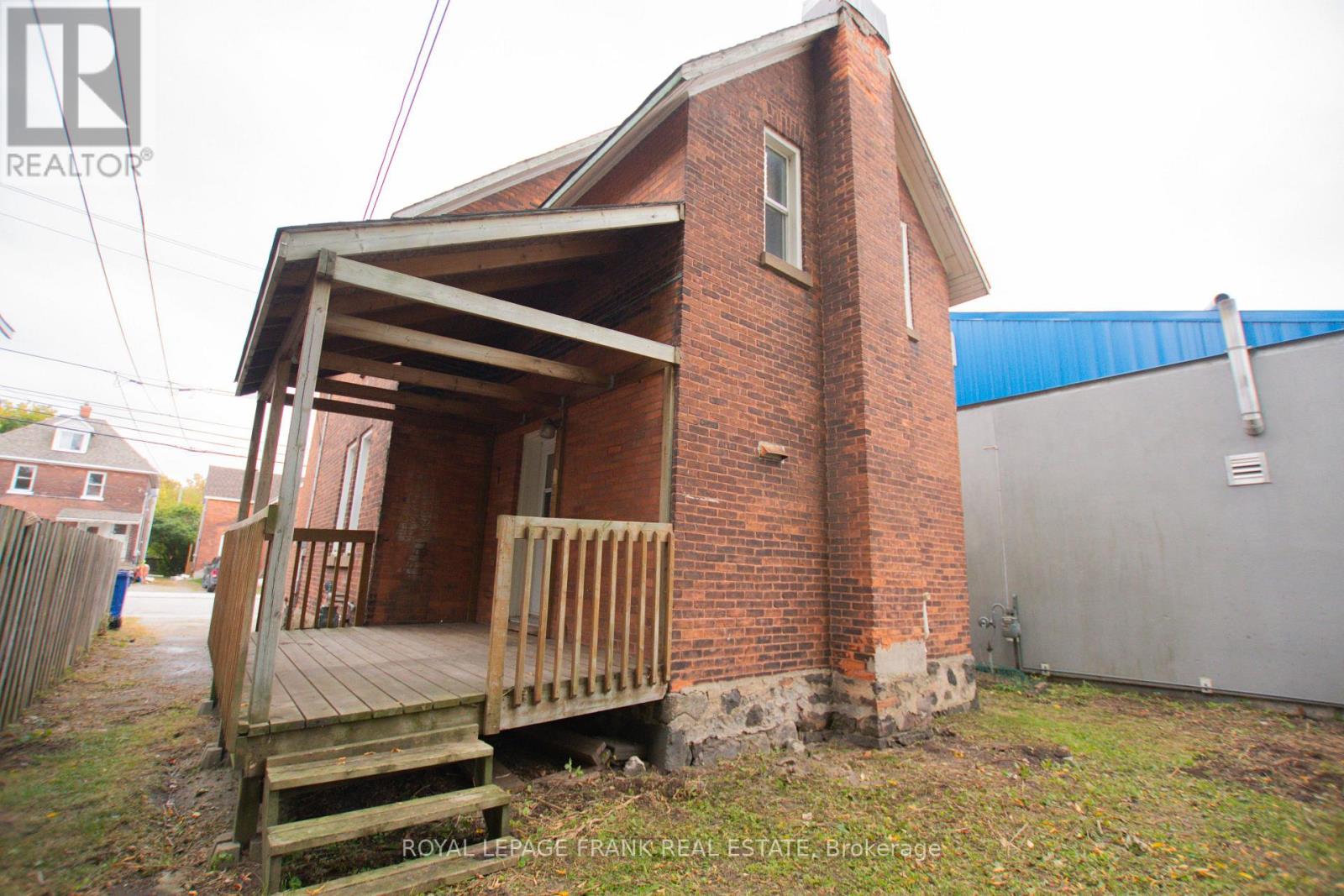 340 Regina Street, North Bay, Ontario  P1B 2J8 - Photo 6 - X12437449