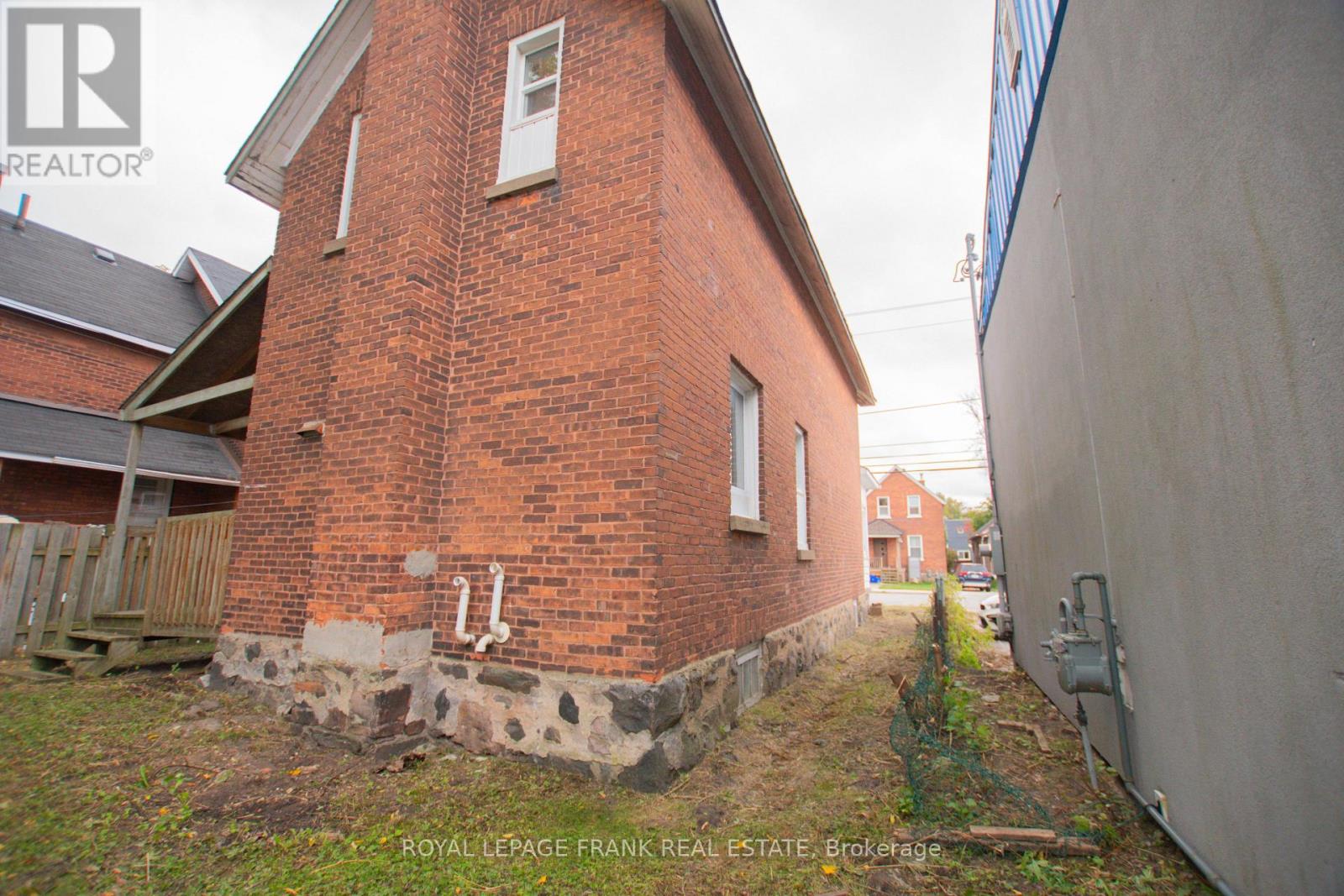 340 Regina Street, North Bay, Ontario  P1B 2J8 - Photo 7 - X12437449