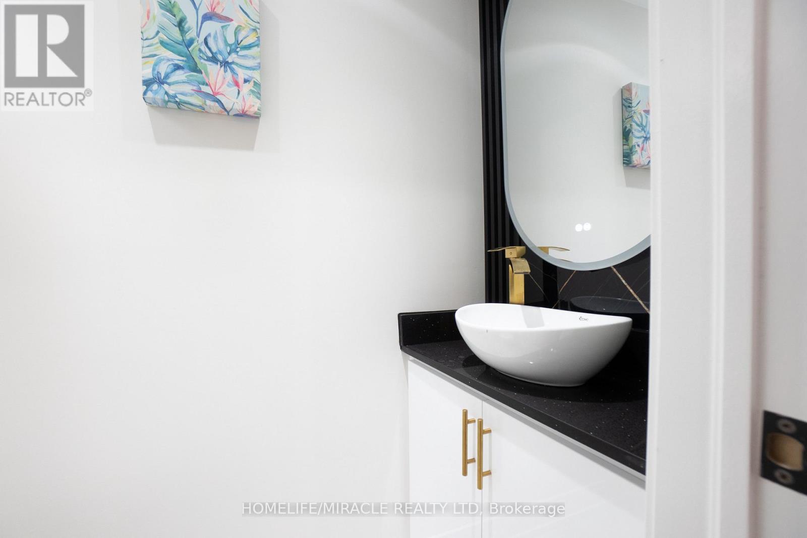 12 Thyra Avenue, Toronto, Ontario  M4C 5G5 - Photo 12 - E12810156