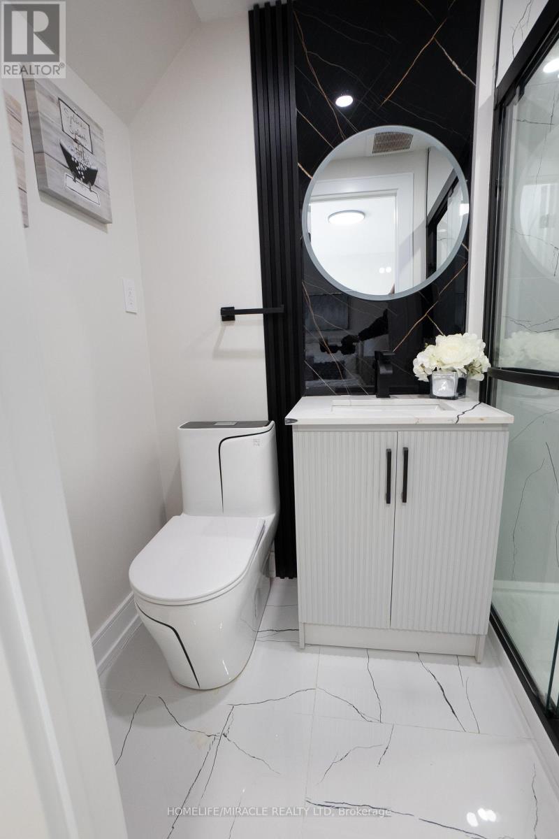 12 Thyra Avenue, Toronto, Ontario  M4C 5G5 - Photo 18 - E12810156