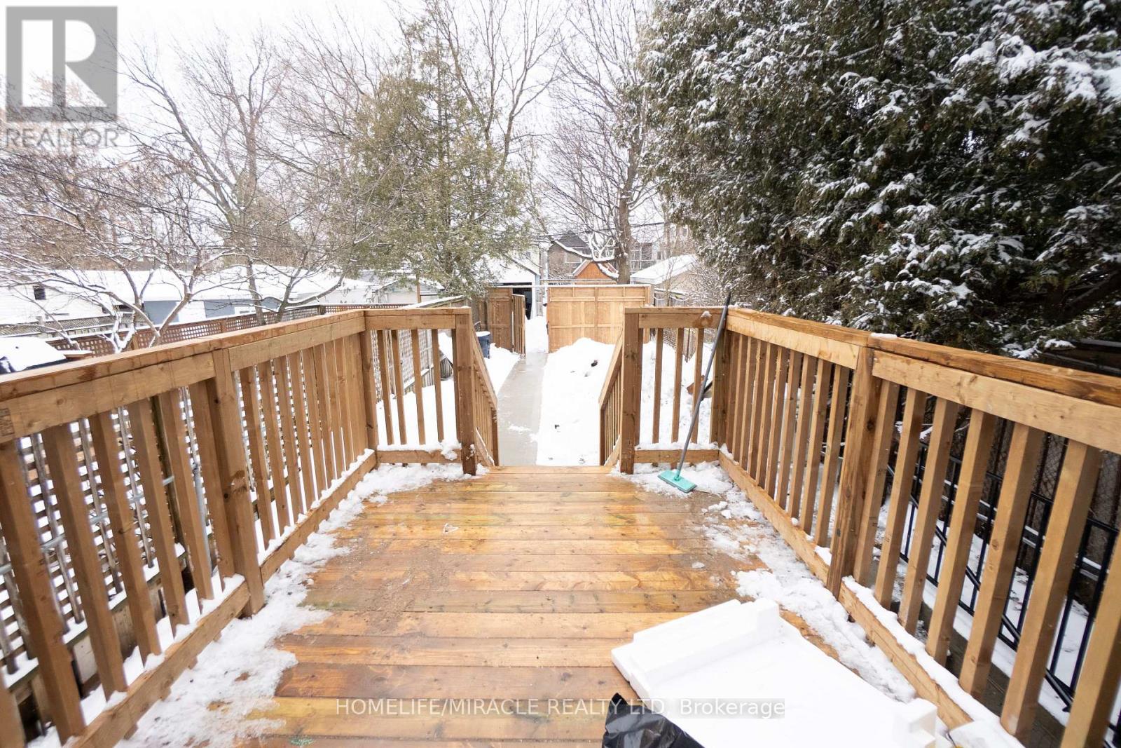 12 Thyra Avenue, Toronto, Ontario  M4C 5G5 - Photo 38 - E12810156