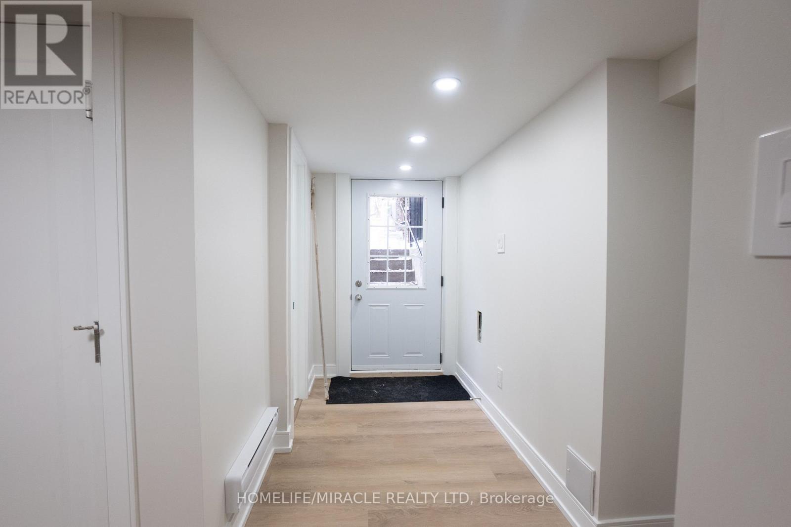 12 Thyra Avenue, Toronto, Ontario  M4C 5G5 - Photo 37 - E12810156