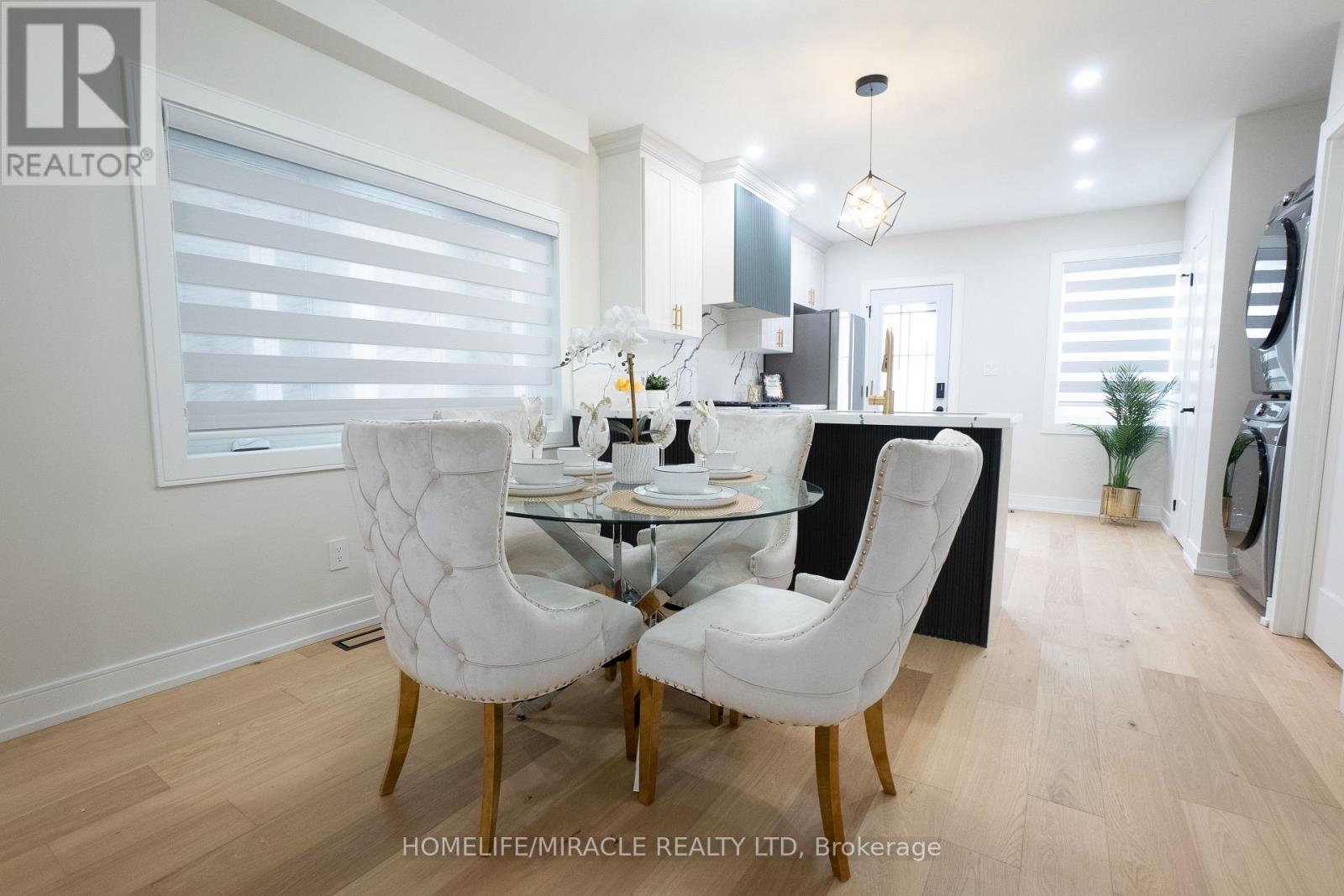 12 Thyra Avenue, Toronto, Ontario  M4C 5G5 - Photo 6 - E12810156