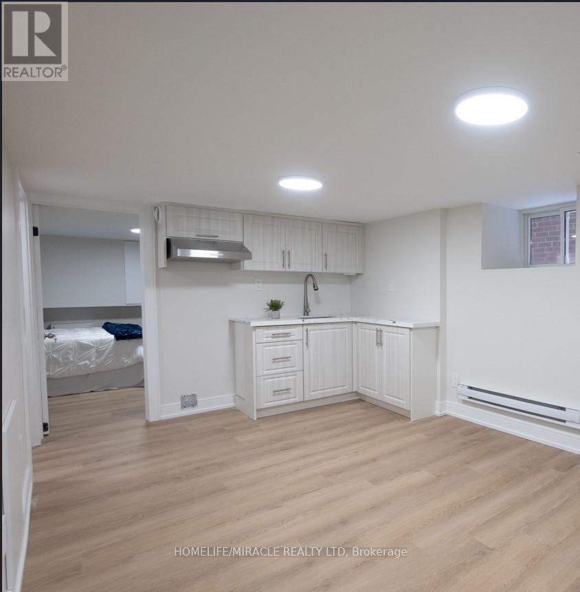 12 Thyra Avenue, Toronto, Ontario  M4C 5G5 - Photo 33 - E12810156