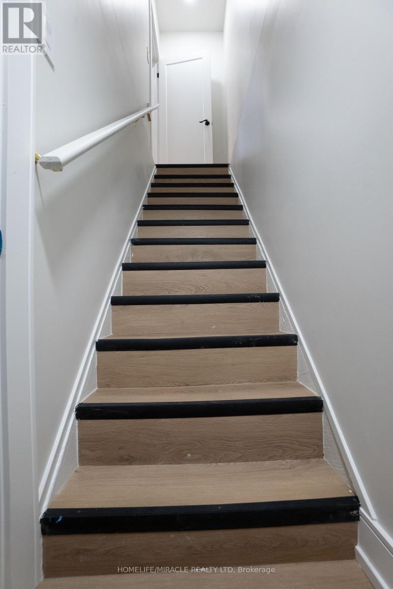 12 Thyra Avenue, Toronto, Ontario  M4C 5G5 - Photo 30 - E12810156