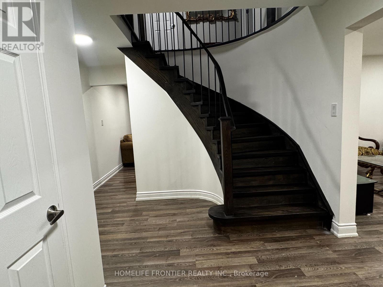 39 Camrose Drive, Georgina, Ontario  L4P 3L6 - Photo 21 - N12790722