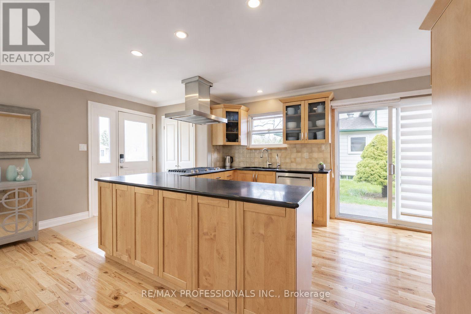 868 Governors Court, Milton, Ontario  L9T 3W6 - Photo 6 - W12814736