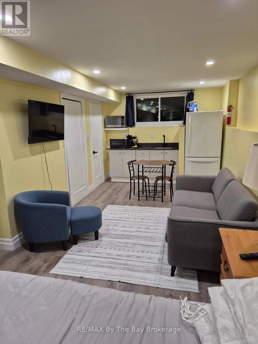 2 - 7 Harbour Crescent, Wasaga Beach, Ontario  L9Z 1G4 - Photo 5 - S12815428