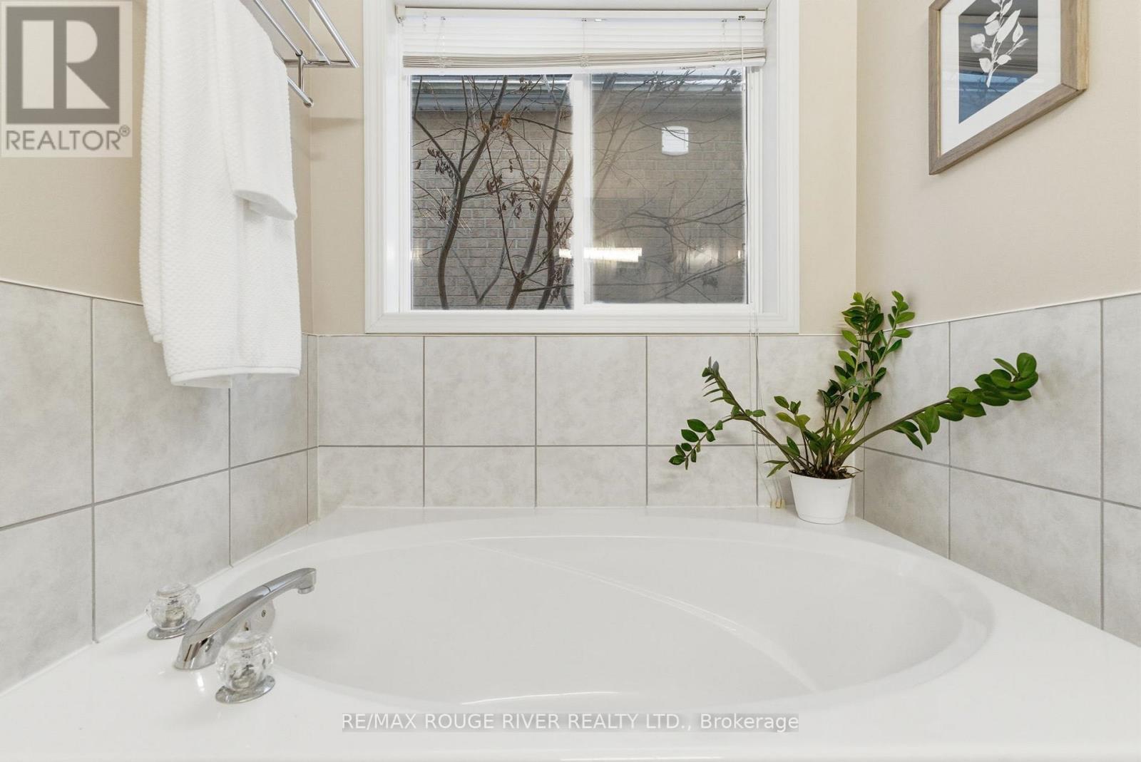 1016 Mcquay Boulevard, Whitby, Ontario  L1P 1R7 - Photo 23 - E12815430