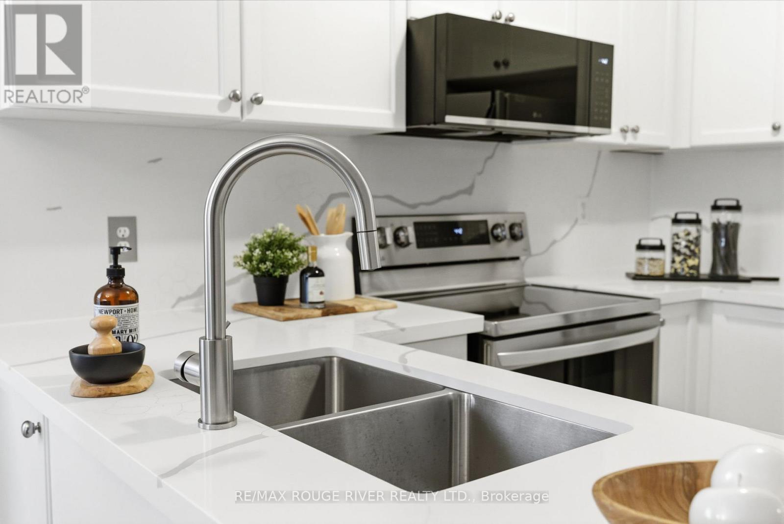 1016 Mcquay Boulevard, Whitby, Ontario  L1P 1R7 - Photo 9 - E12815430