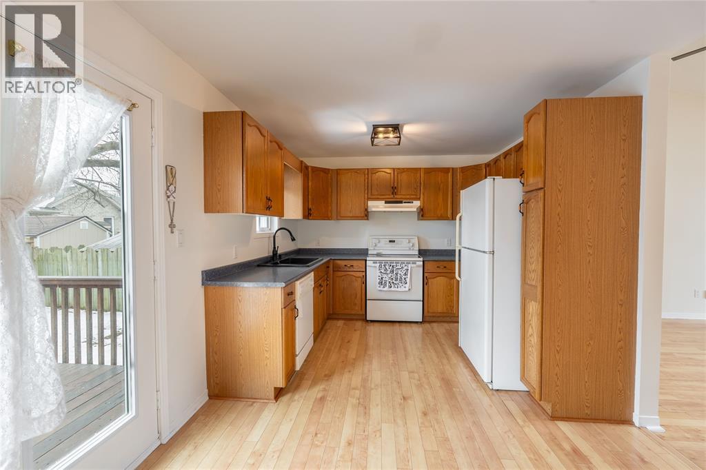 1156 Murphy Road, Sarnia, Ontario  N7S 2Y2 - Photo 13 - 26003667