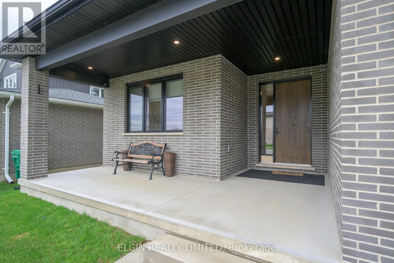 107 Optimist Drive, Southwold, Ontario  N5P 0G2 - Photo 2 - X12815444