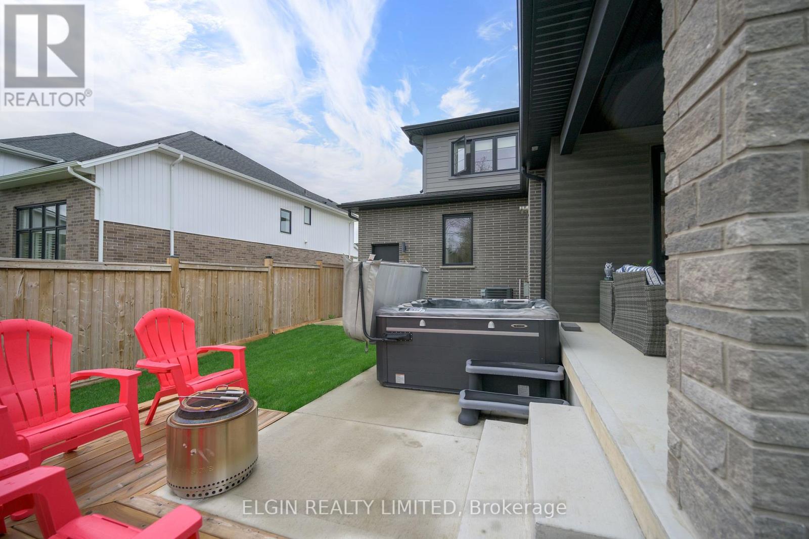 107 Optimist Drive, Southwold, Ontario  N5P 0G2 - Photo 5 - X12815444