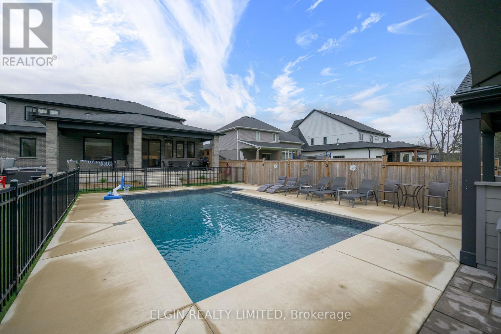 107 Optimist Drive, Southwold, Ontario  N5P 0G2 - Photo 7 - X12815444