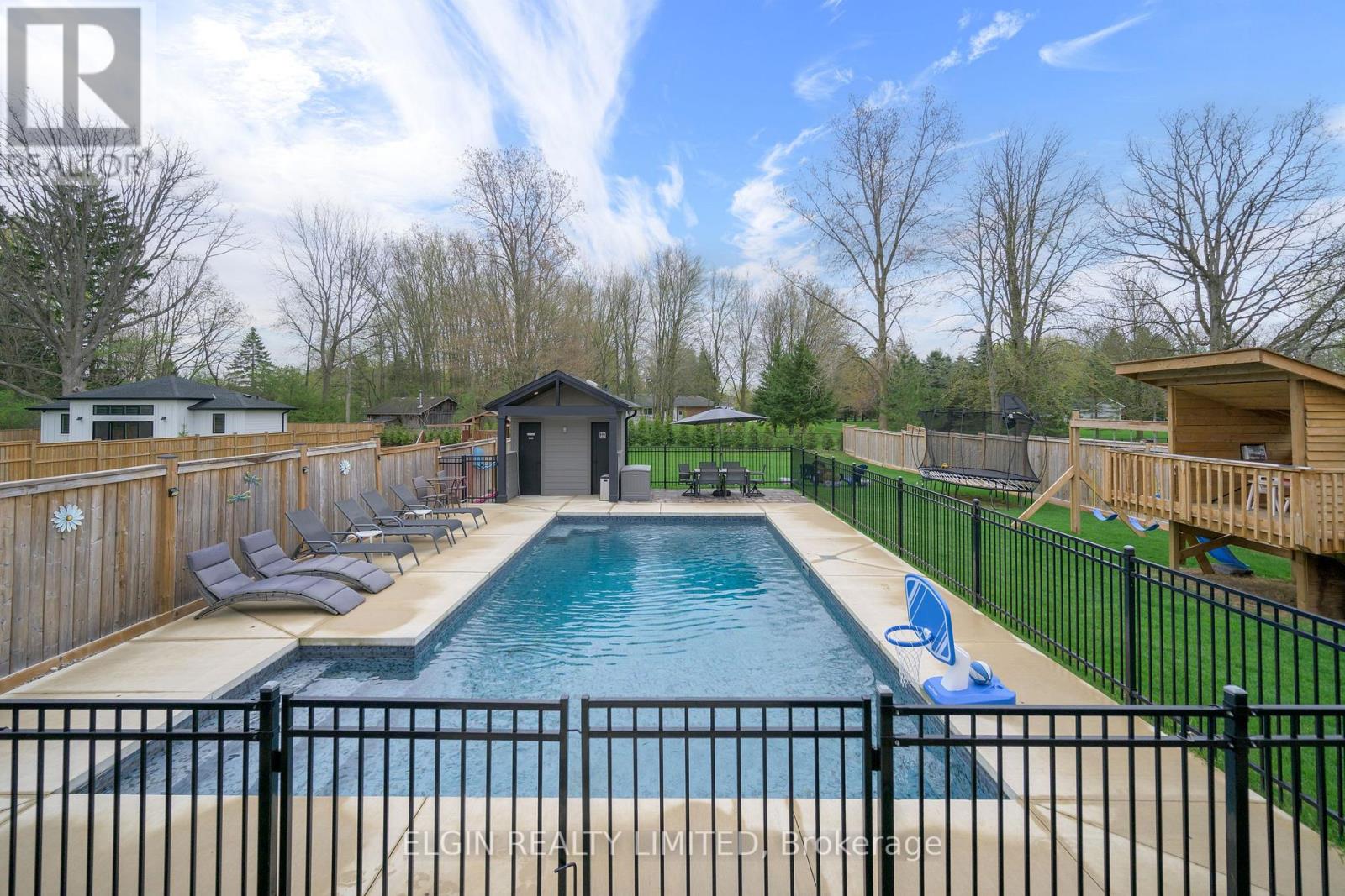 107 Optimist Drive, Southwold, Ontario  N5P 0G2 - Photo 9 - X12815444