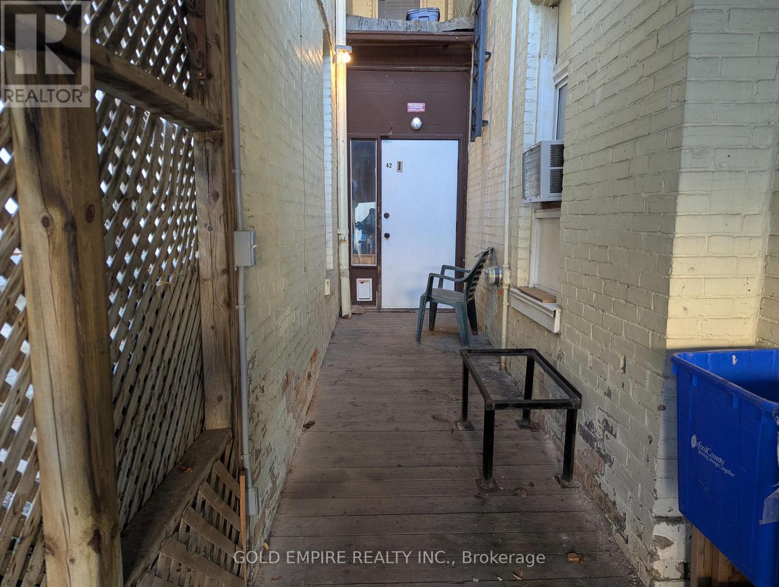 42 Wellington Street N, Woodstock, Ontario  N4S 6P3 - Photo 3 - X12815554