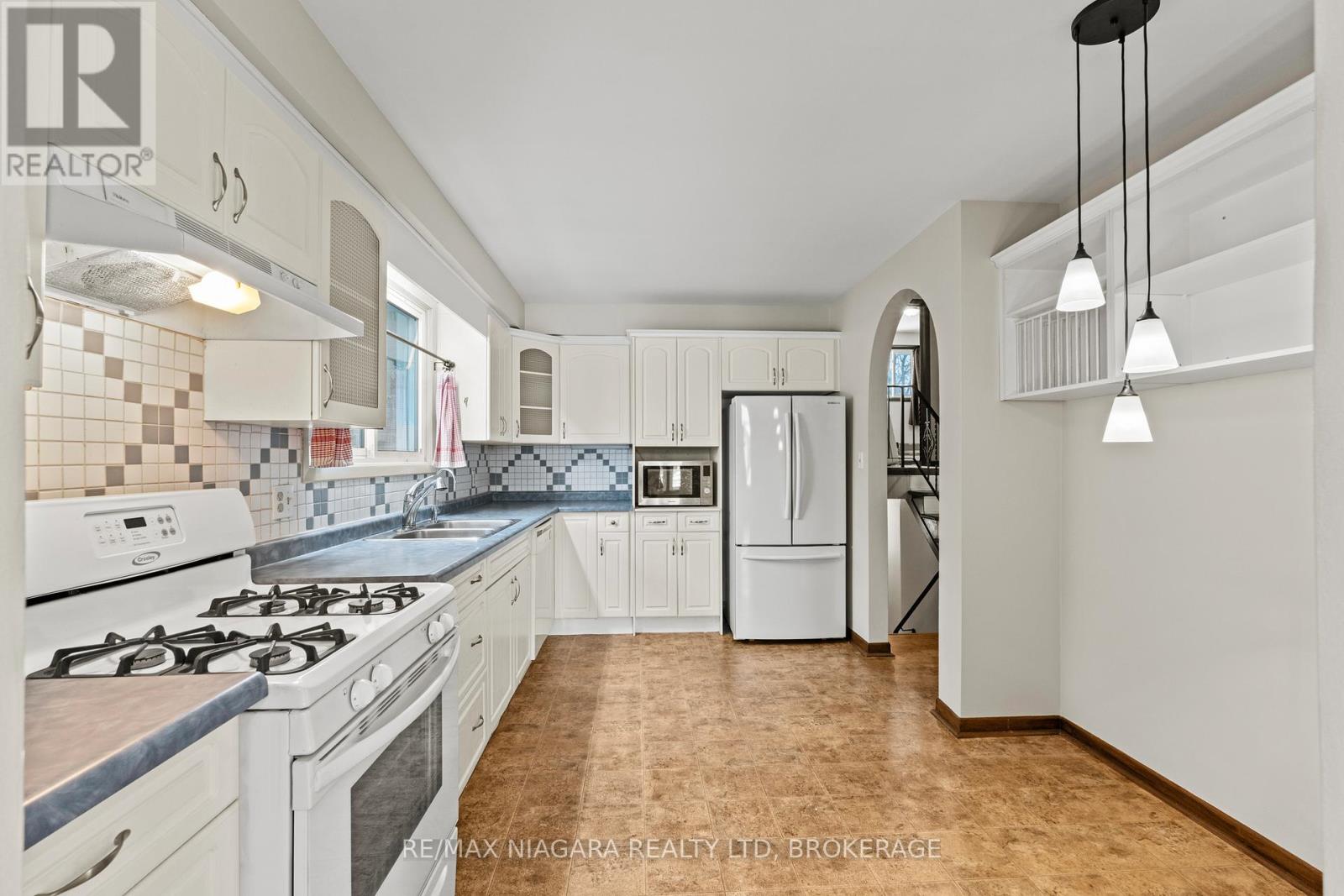 12 Hampton Court, Welland, Ontario  L3C 5T2 - Photo 15 - X12813618