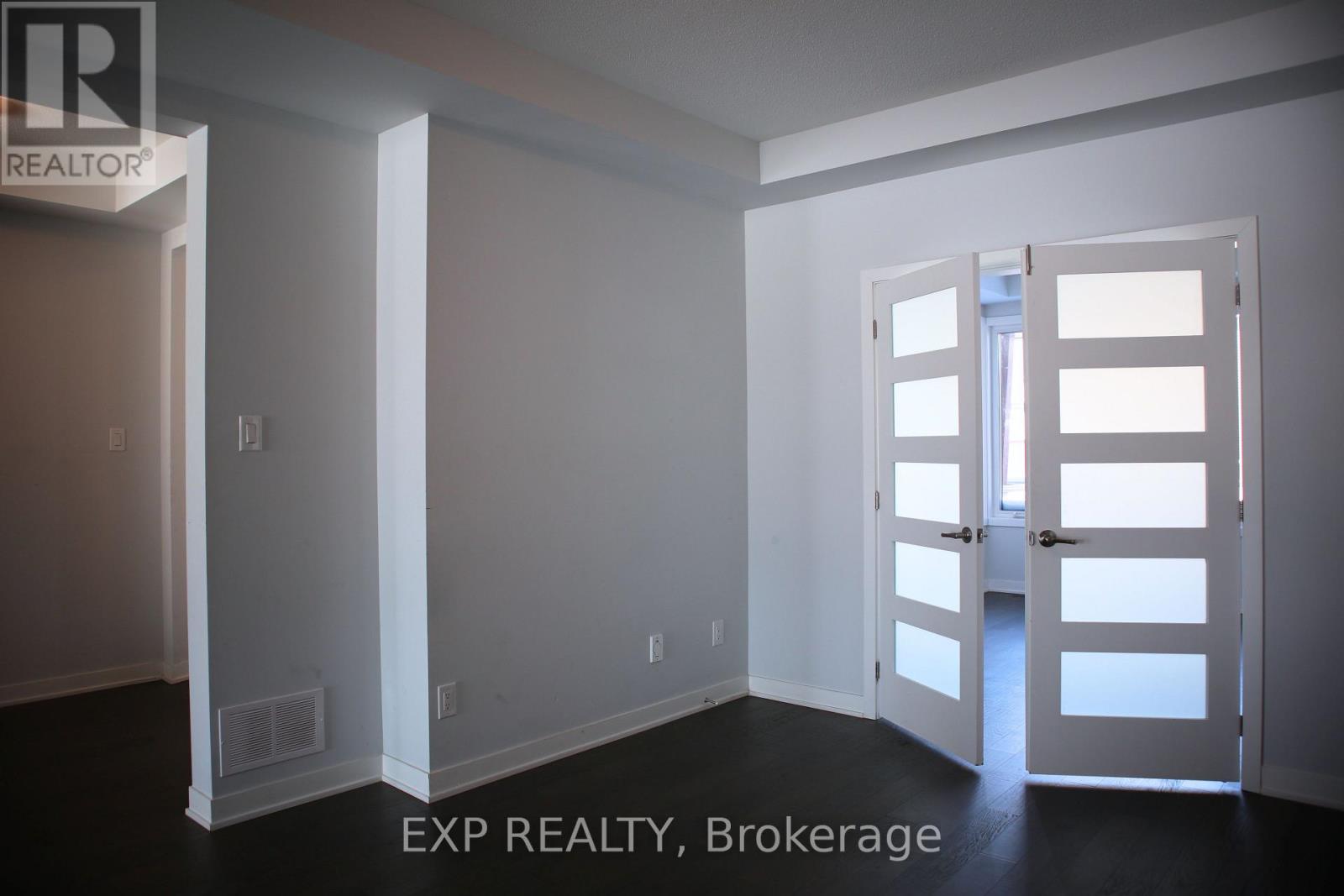 705 Fenwick Way, Ottawa, Ontario  K2J 7E2 - Photo 3 - X12815382