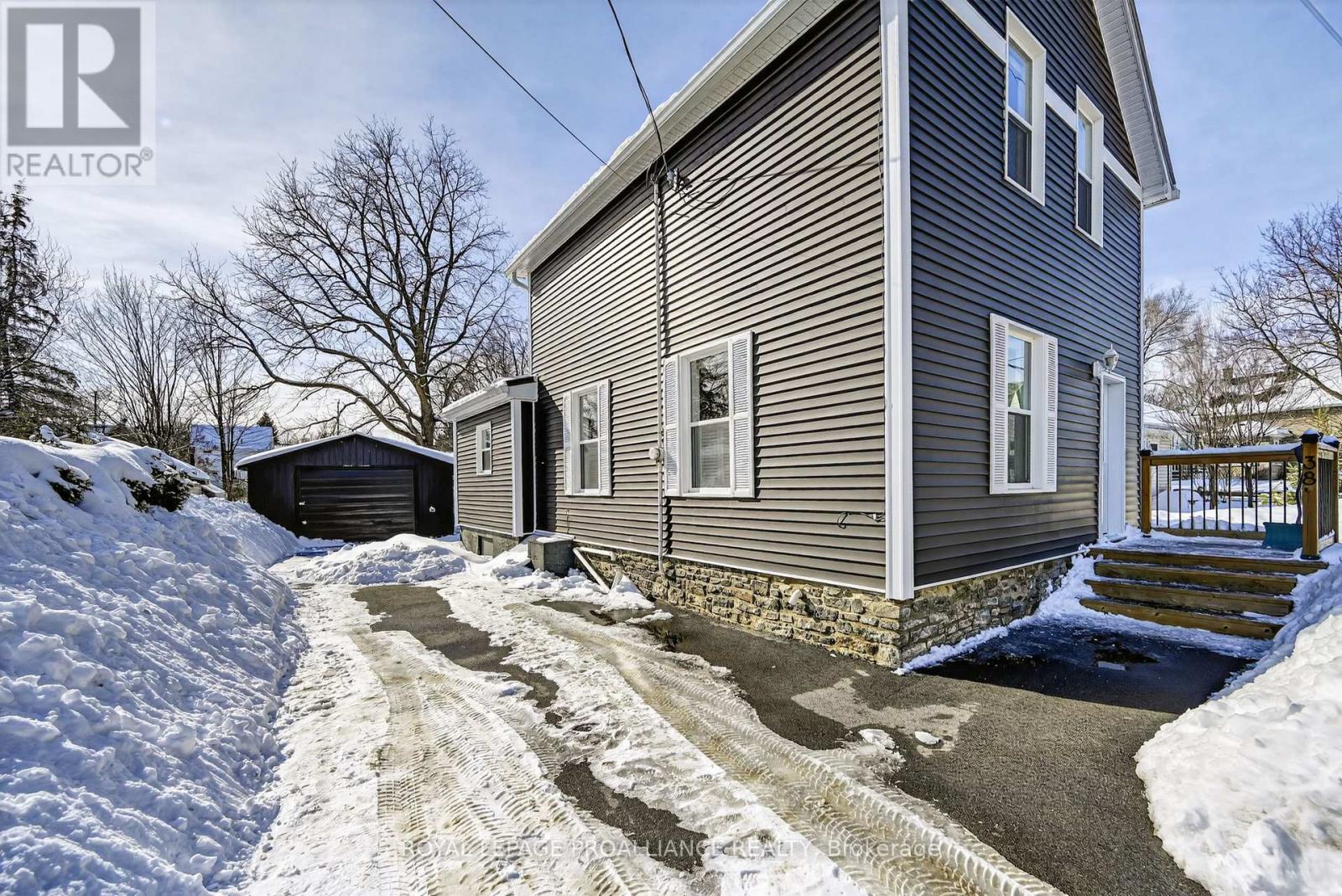 38 Bennett Street, Brockville, Ontario  K6V 2V8 - Photo 1 - X12574568