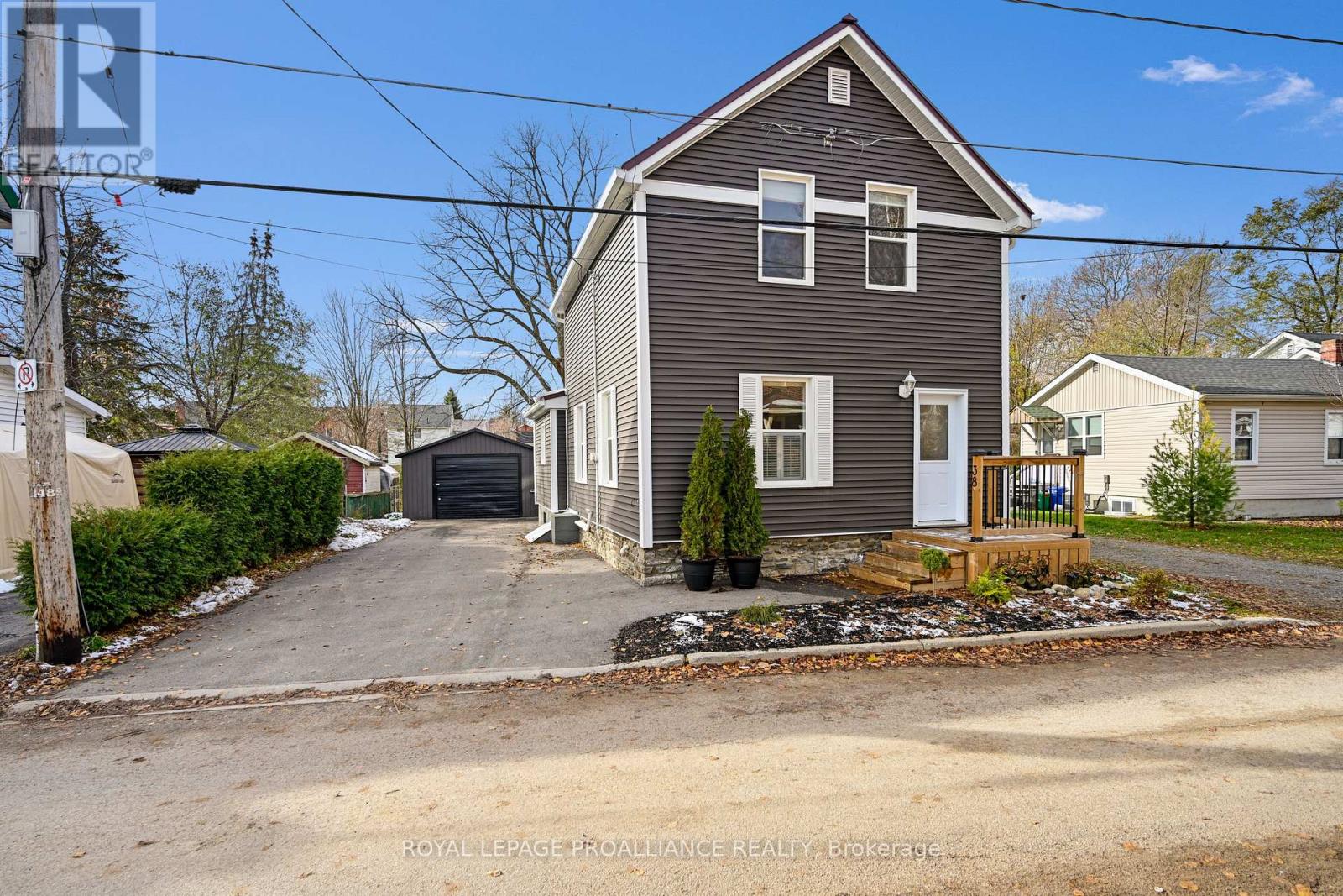 38 Bennett Street, Brockville, Ontario  K6V 2V8 - Photo 2 - X12574568