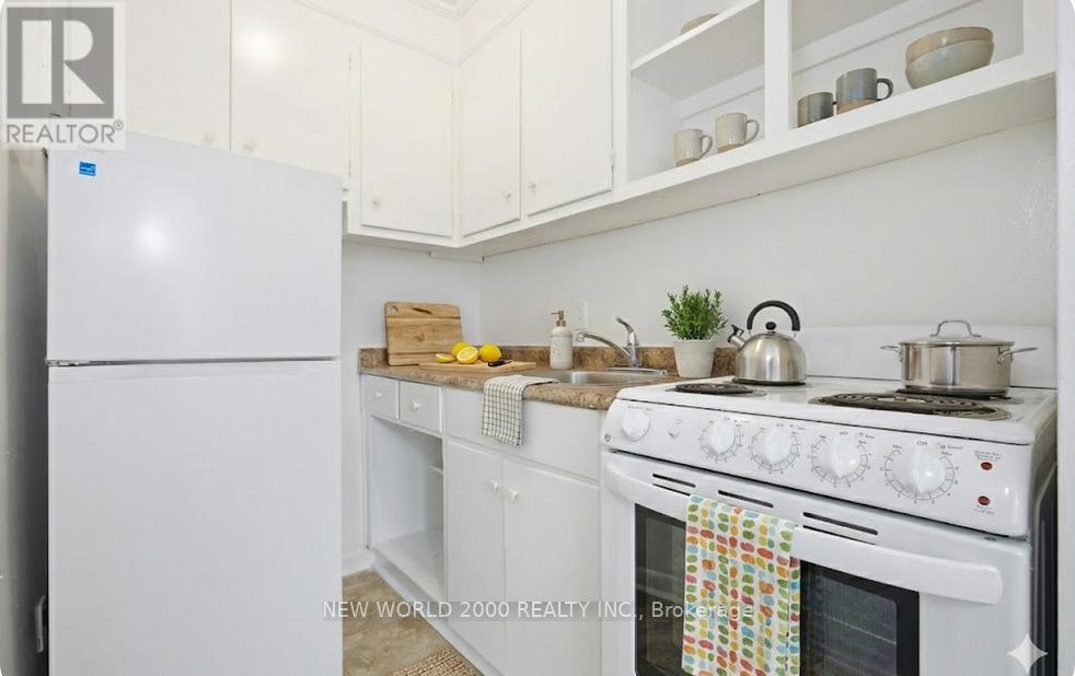 215 - 49 Glen Elm Avenue, Toronto (Rosedale-Moore Park), Ontario  M4T 1V2 - Photo 3 - C12815386