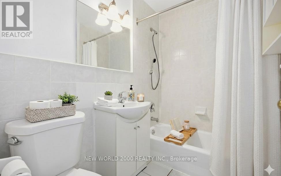 215 - 49 Glen Elm Avenue, Toronto (Rosedale-Moore Park), Ontario  M4T 1V2 - Photo 4 - C12815386