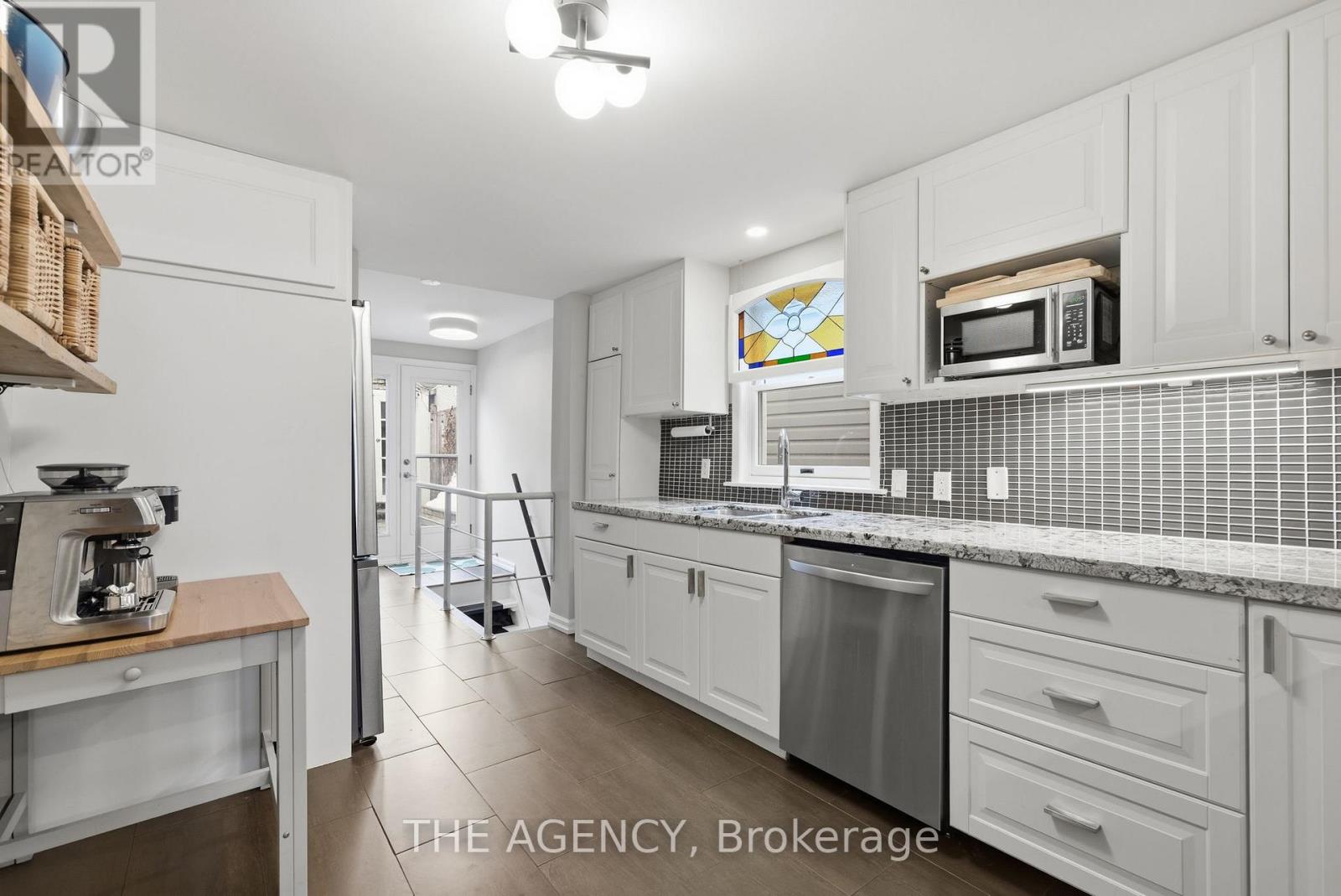 36 Mansfield Avenue, Toronto, Ontario  M6J 2B1 - Photo 10 - C12815424