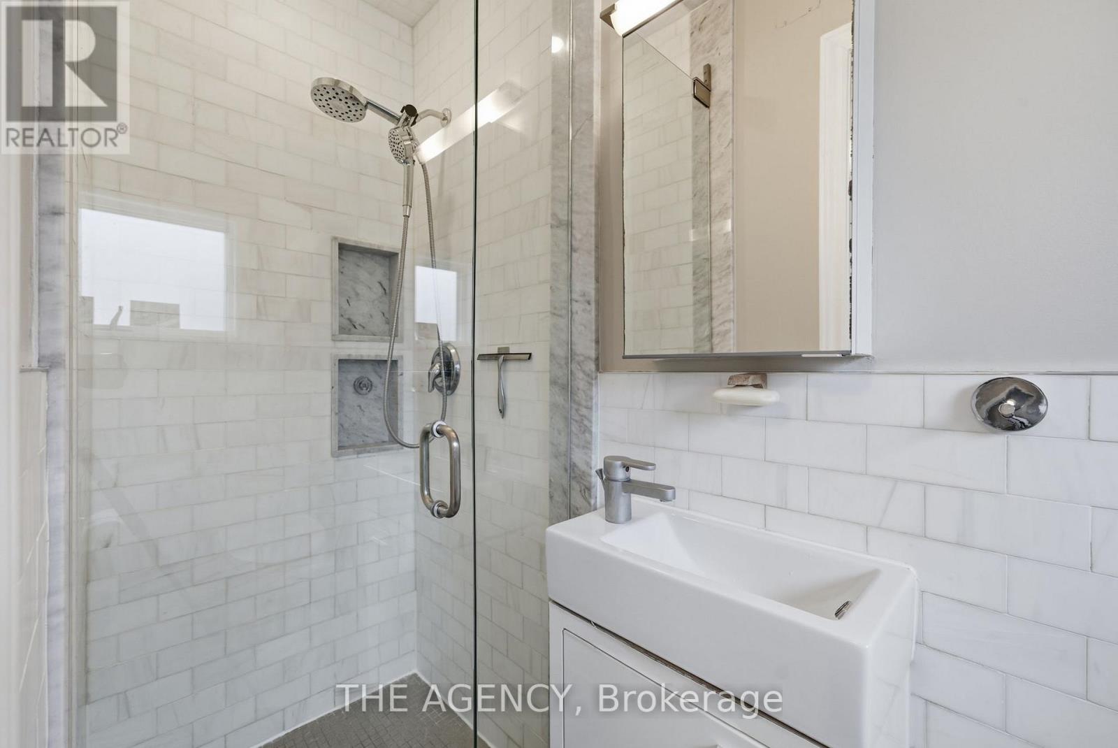 36 Mansfield Avenue, Toronto, Ontario  M6J 2B1 - Photo 14 - C12815424