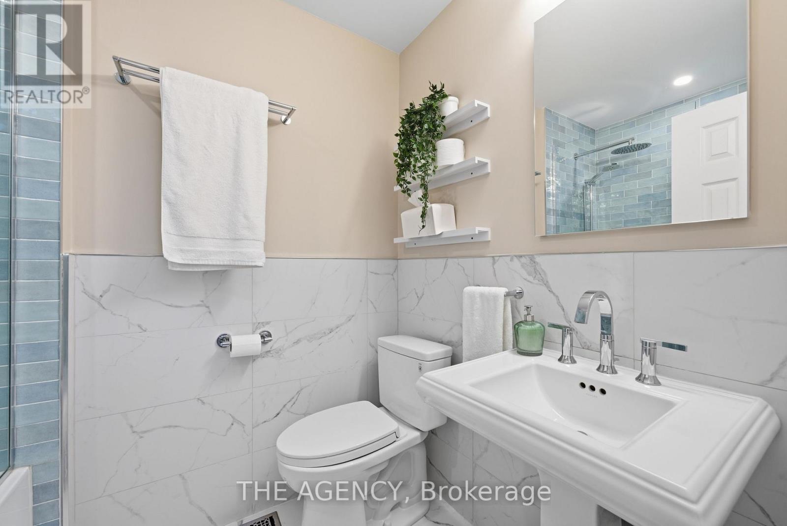 36 Mansfield Avenue, Toronto, Ontario  M6J 2B1 - Photo 22 - C12815424