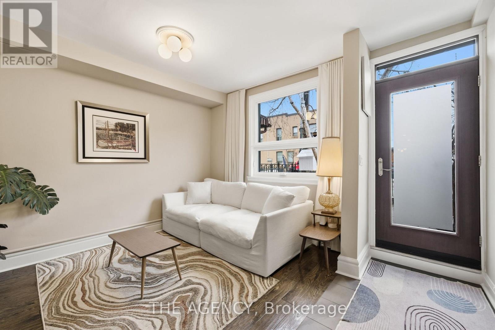 36 Mansfield Avenue, Toronto, Ontario  M6J 2B1 - Photo 3 - C12815424