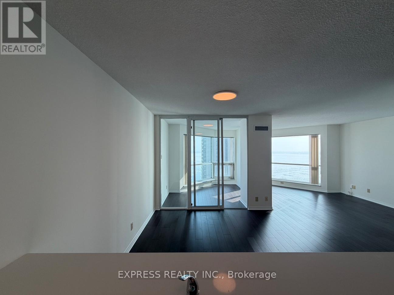2105 - 10 Queens Quay W, Toronto (Waterfront Communities), Ontario  M5J 2H1 - Photo 3 - C12815484