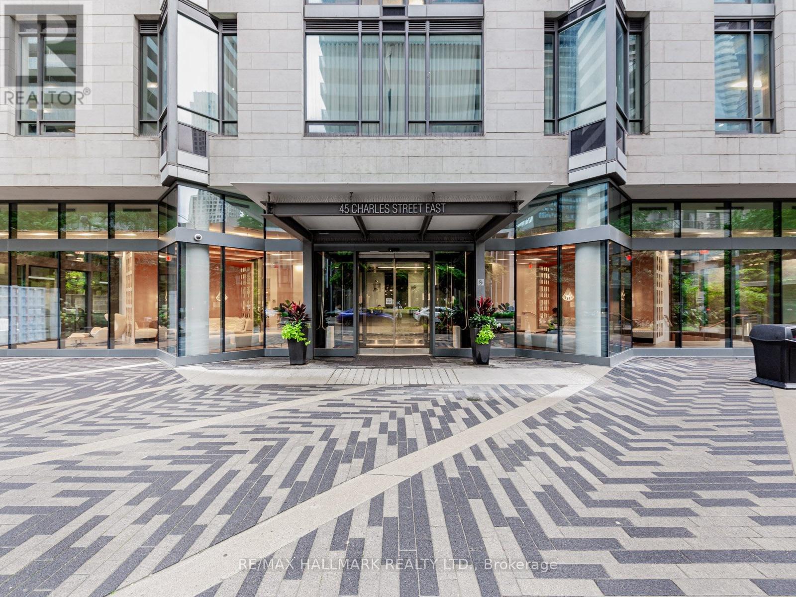 2302 - 45 Charles Street E, Toronto, Ontario  M4Y 1S2 - Photo 2 - C12815534