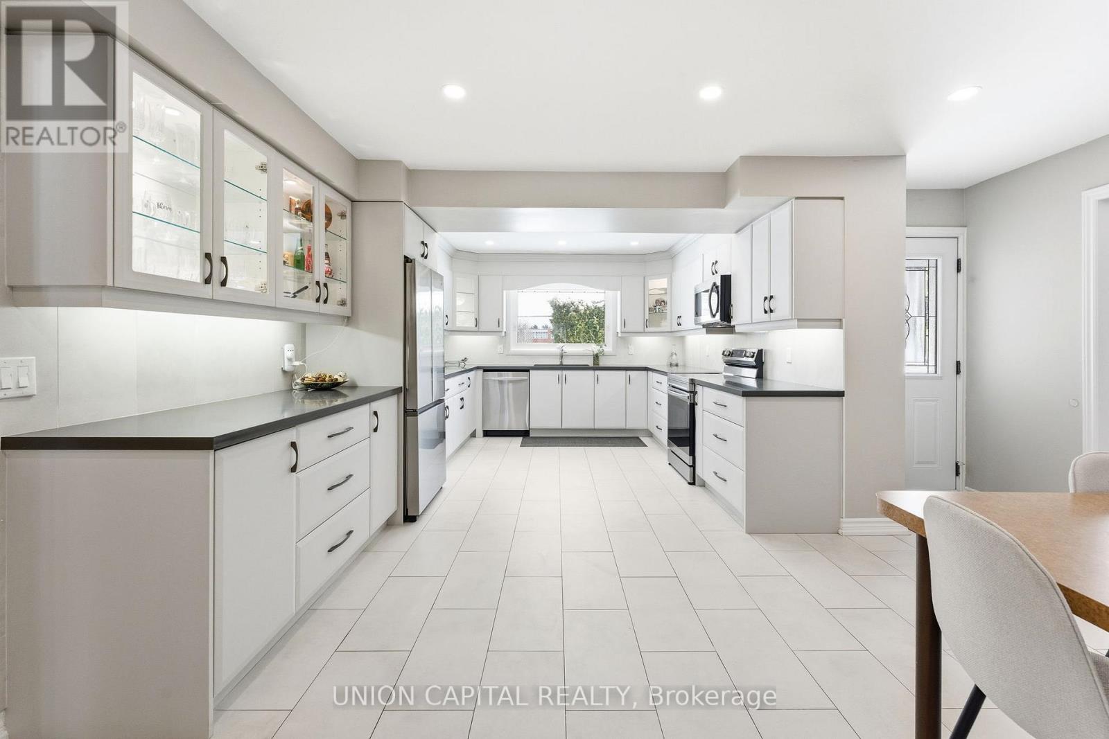 53 Stubbswood Square, Toronto, Ontario  M1S 2K7 - Photo 3 - E12815400