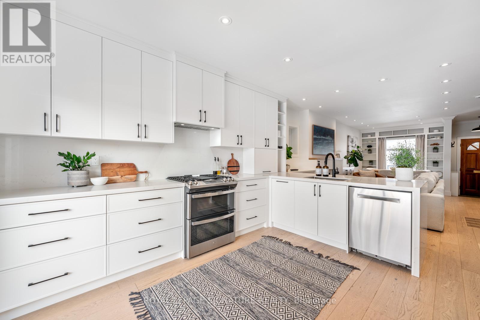 268 Kenilworth Avenue, Toronto, Ontario  M4L 3S8 - Photo 17 - E12815610