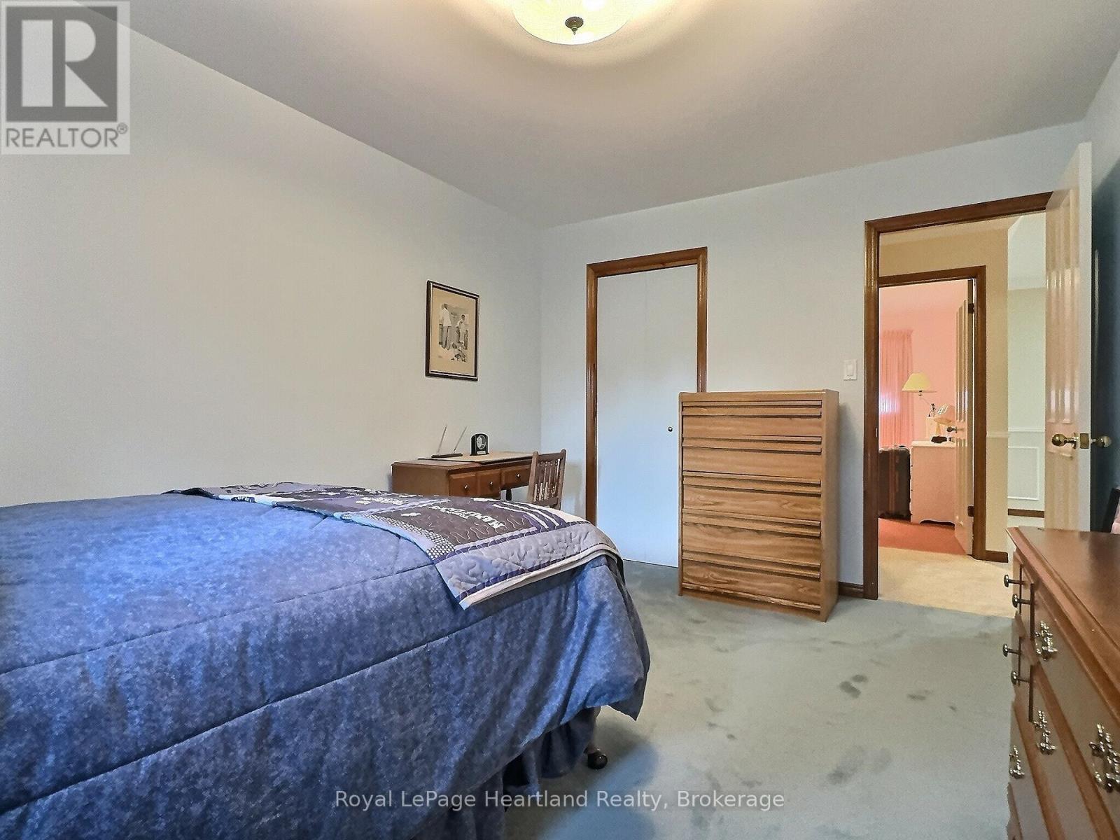 15 Kingscourt Crescent, South Huron, Ontario  N0M 1S1 - Photo 35 - X12317257