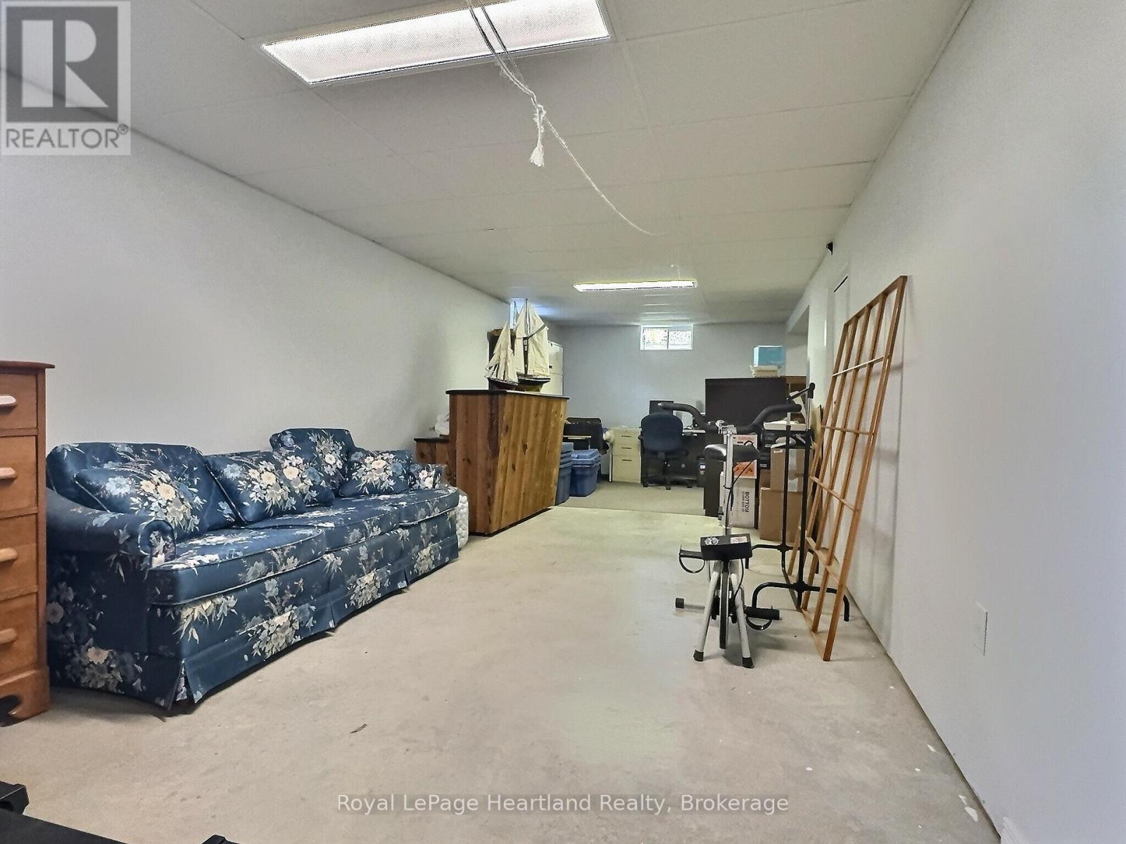 15 Kingscourt Crescent, South Huron, Ontario  N0M 1S1 - Photo 42 - X12317257