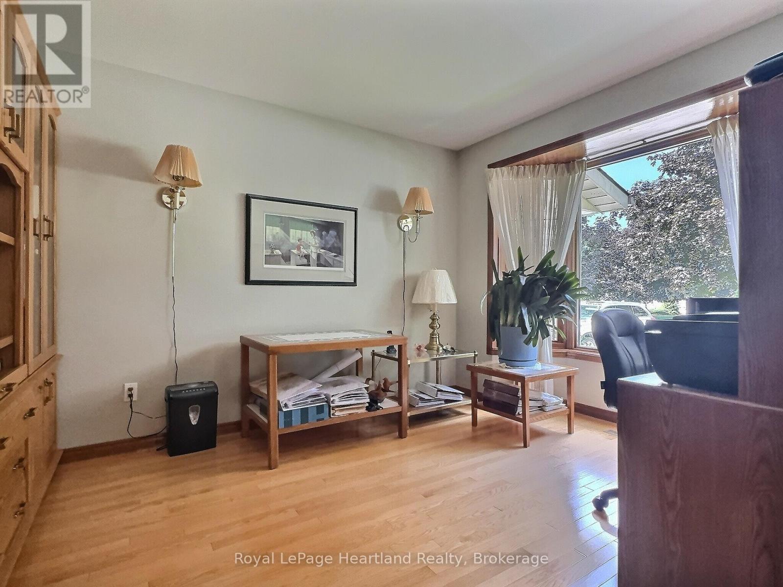 15 Kingscourt Crescent, South Huron, Ontario  N0M 1S1 - Photo 22 - X12317257