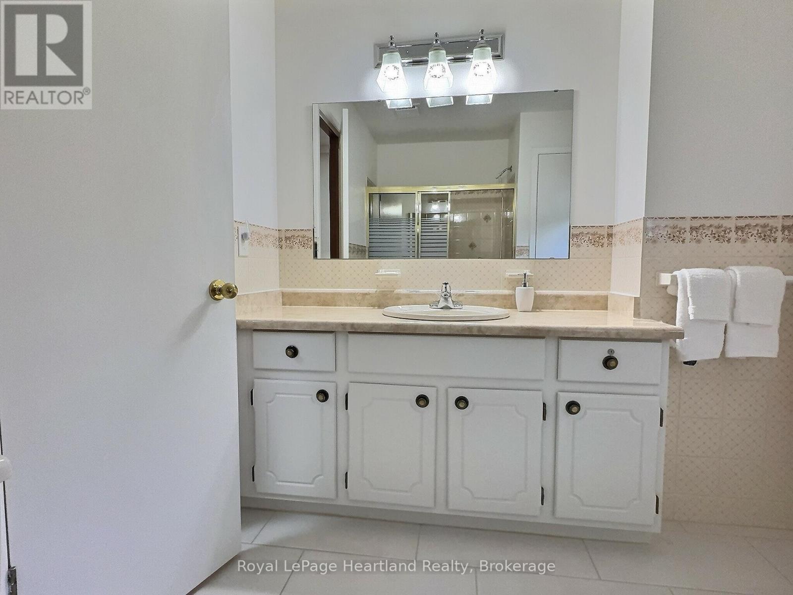 15 Kingscourt Crescent, South Huron, Ontario  N0M 1S1 - Photo 41 - X12317257