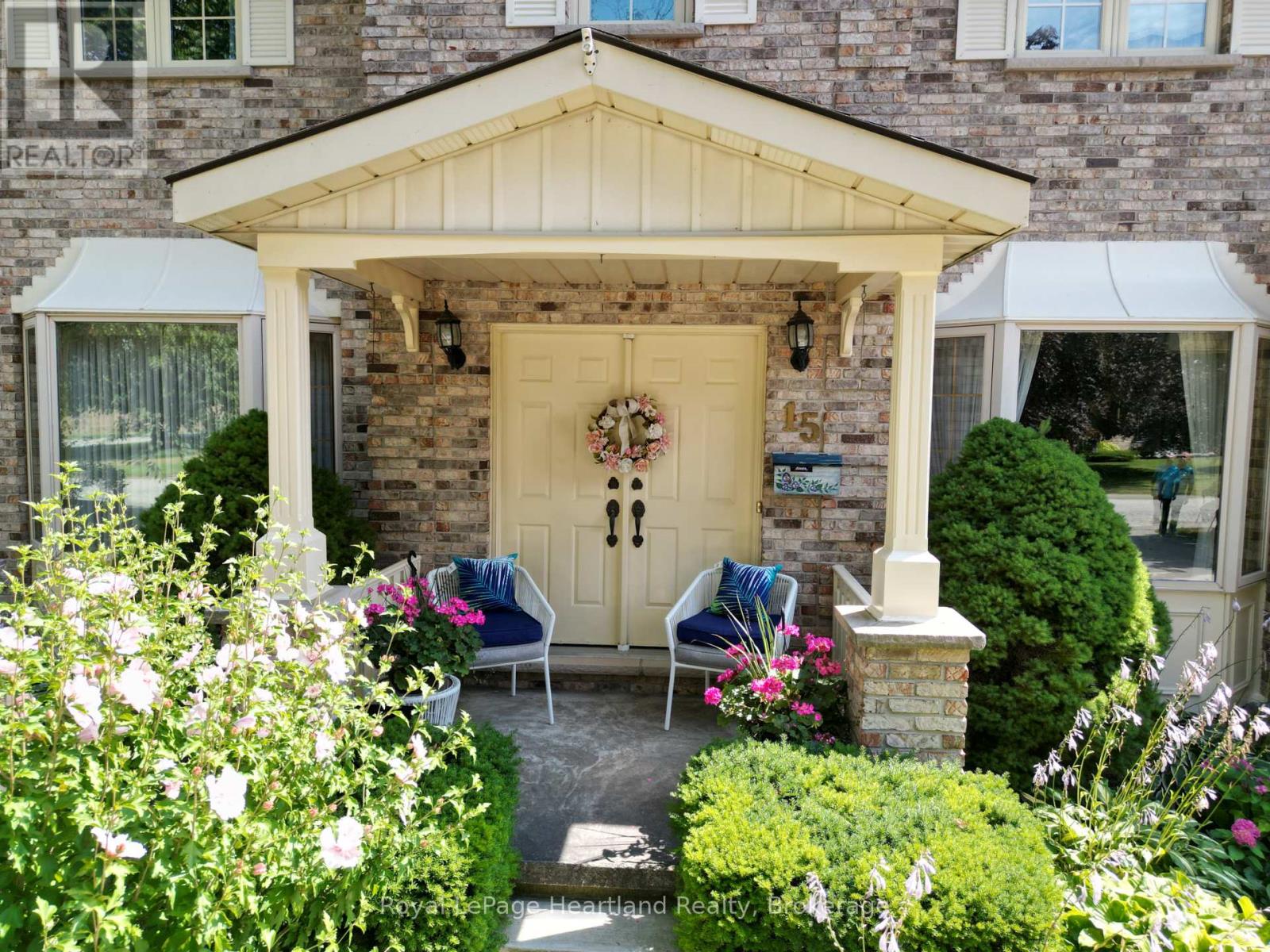 15 Kingscourt Crescent, South Huron, Ontario  N0M 1S1 - Photo 7 - X12317257